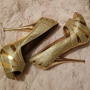 Golden glitter show stopper heels
